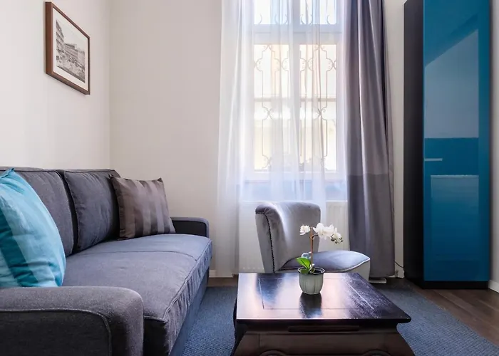 Andrassy Garden Apartment In Center