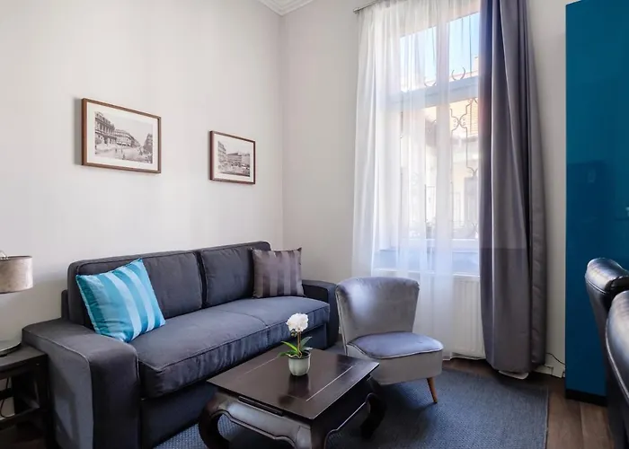 Andrassy Garden Apartment In Center