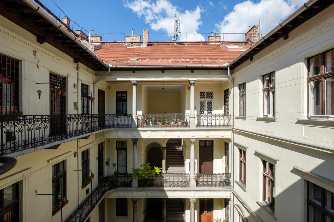 Апартаменты Andrassy Garden In Center *